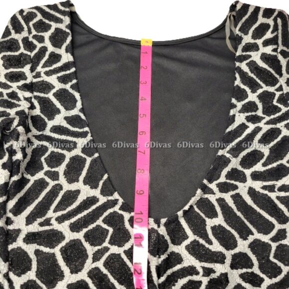 Sexy Long Sleeve Dress Black and White Low Back Dress - Size M / Size L - NEW ! - Picture 6 of 15